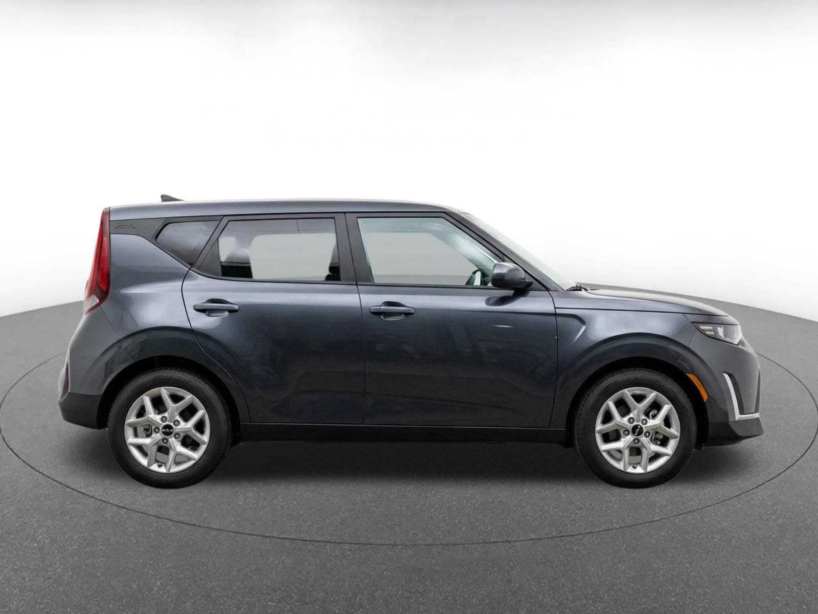 Used 2025 Kia Soul LX w/ LX Technology Package FWD image 9
