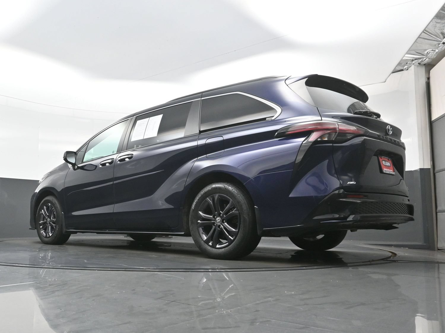 Used 2024 Toyota Sienna XSE AWD/4WD image 32