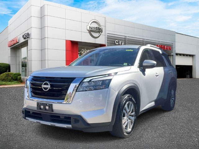 Used 2025 Nissan Pathfinder SL AWD/4WD image 4
