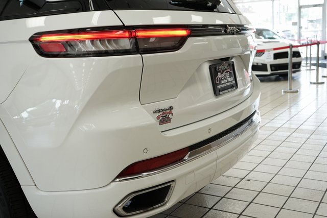 Used 2023 Jeep Grand Cherokee Overland image 15
