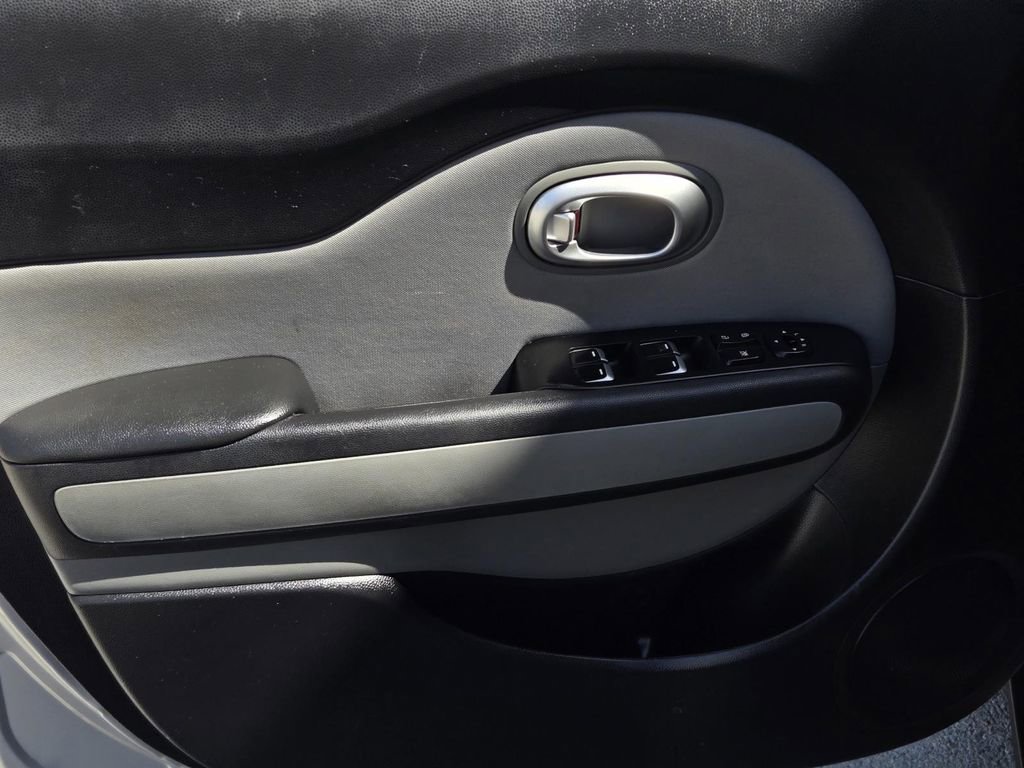 Used 2019 Kia Soul image 16