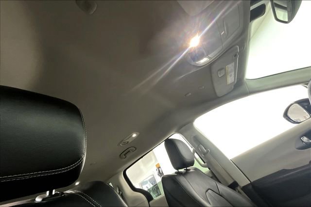 Used 2022 Chrysler Pacifica Touring-L image 21