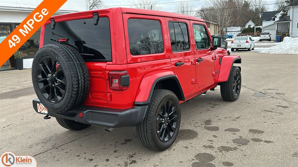 Used 2025 Jeep Wrangler Unlimited Sahara w/ Safety Group AWD/4WD image 8