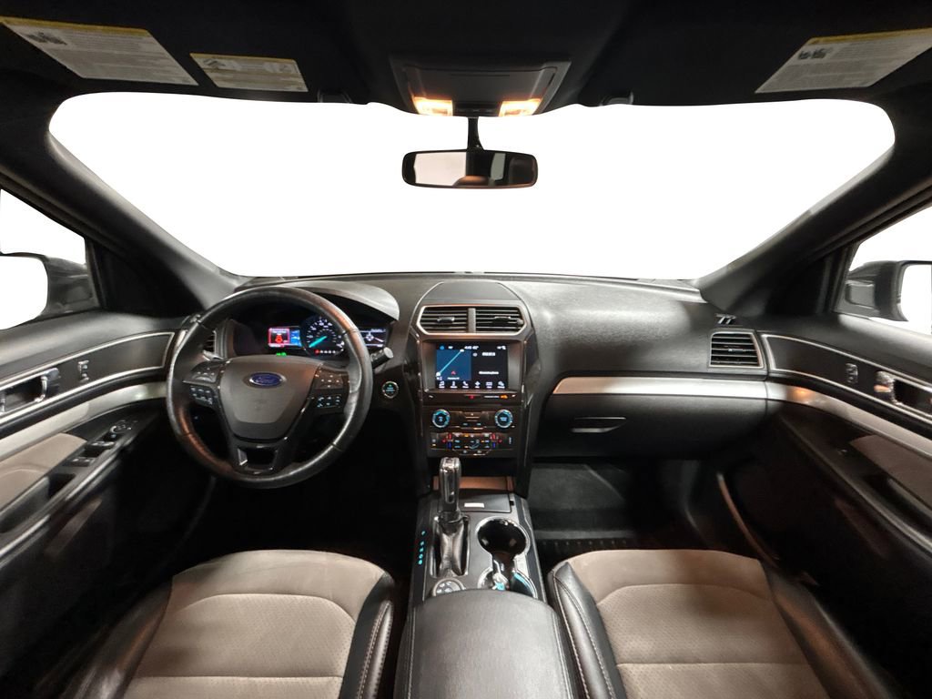 Used 2017 Ford Explorer XLT w/ Equipment Group 202A image 18