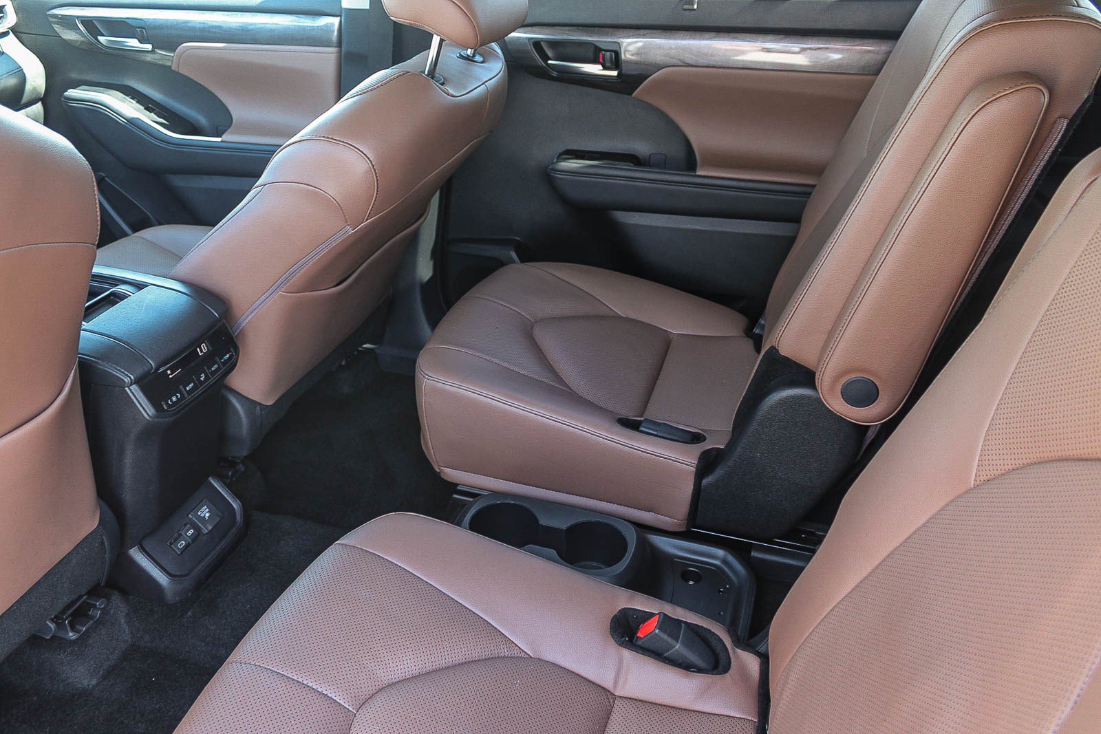 Certified 2025 Toyota Highlander Limited image 19