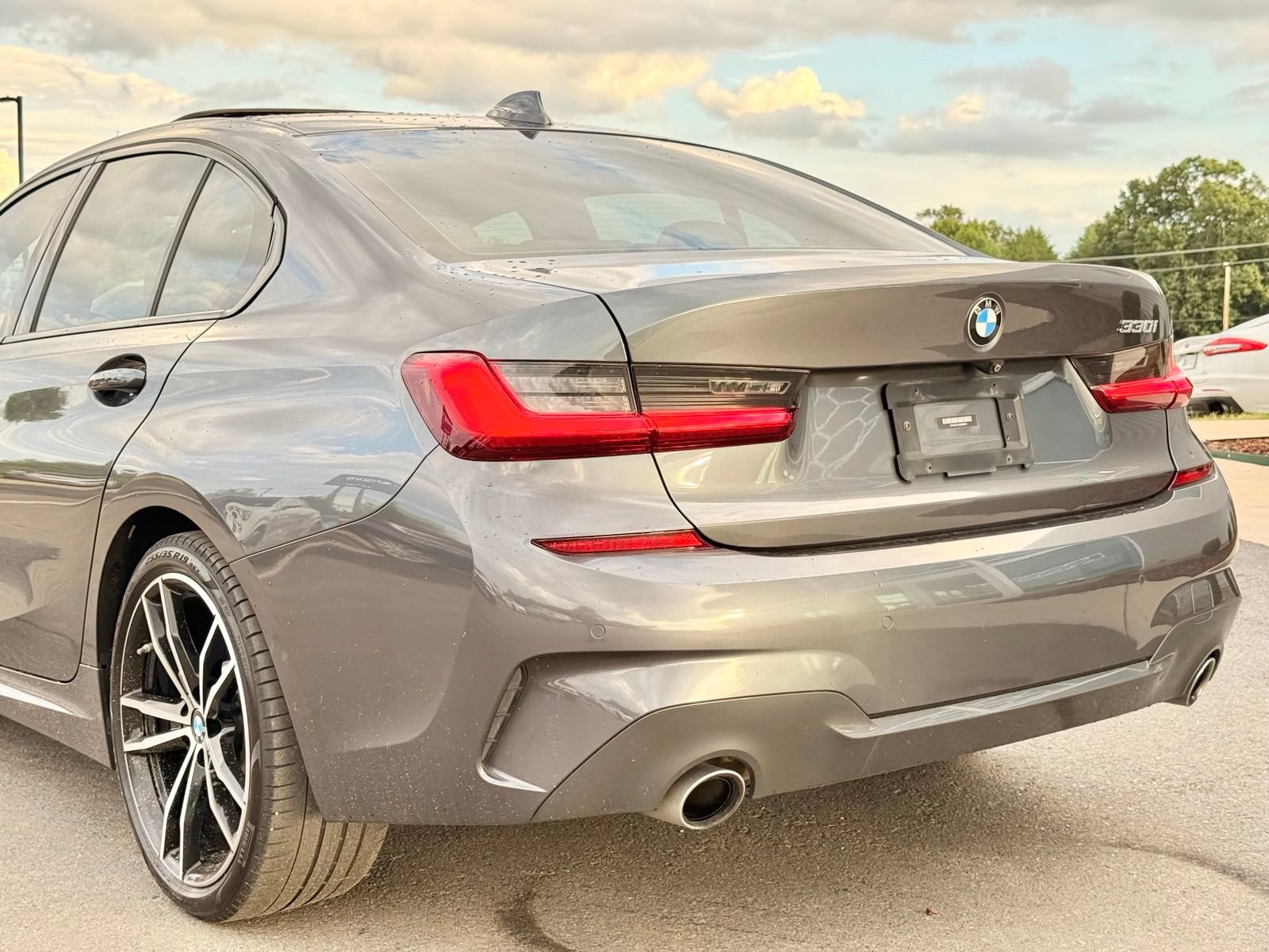 Used 2020 BMW 330i Sedan w/ M Sport Package RWD image 5
