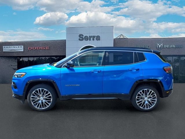 Used 2023 Jeep Compass Limited w/ Elite Group AWD/4WD image 4