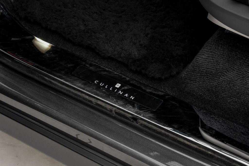 Used 2022 Rolls-Royce Cullinan w/ Cullinan Package AWD/4WD image 40