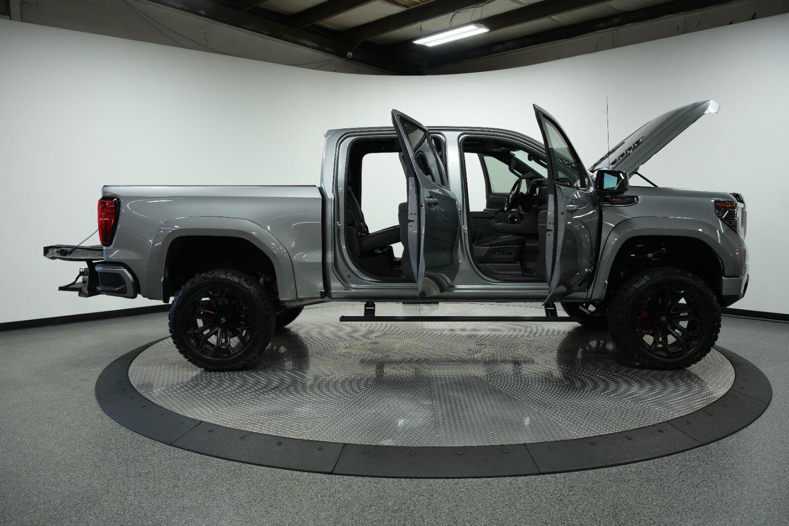 Used 2025 GMC Sierra 1500 AT4 w/ AT4 Premium Package AWD/4WD image 13