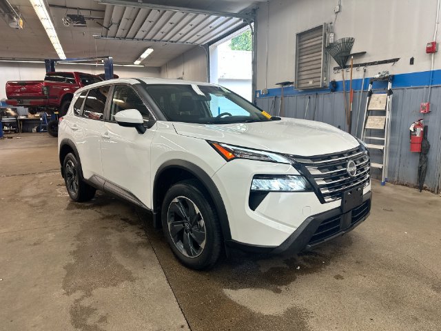Used 2026 Nissan Rogue SV AWD/4WD image 13