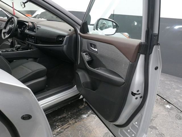 Used 2023 Nissan Rogue SV image 9