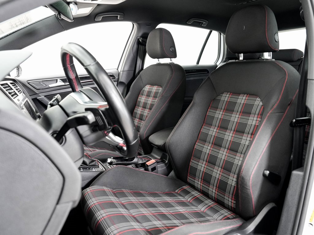 Used 2017 Volkswagen Golf S image 5