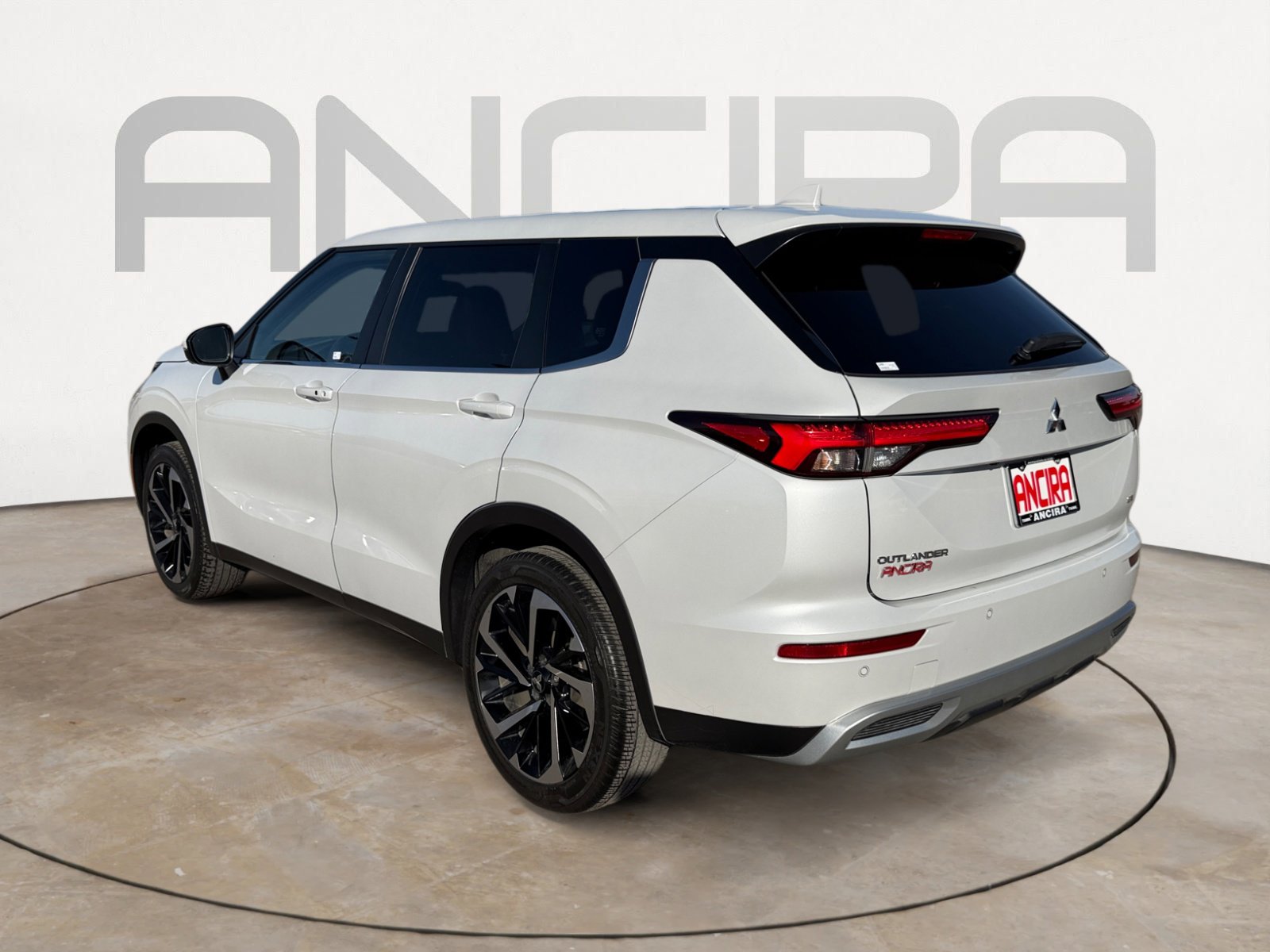 Used 2023 Mitsubishi Outlander SE Black Edition image 8