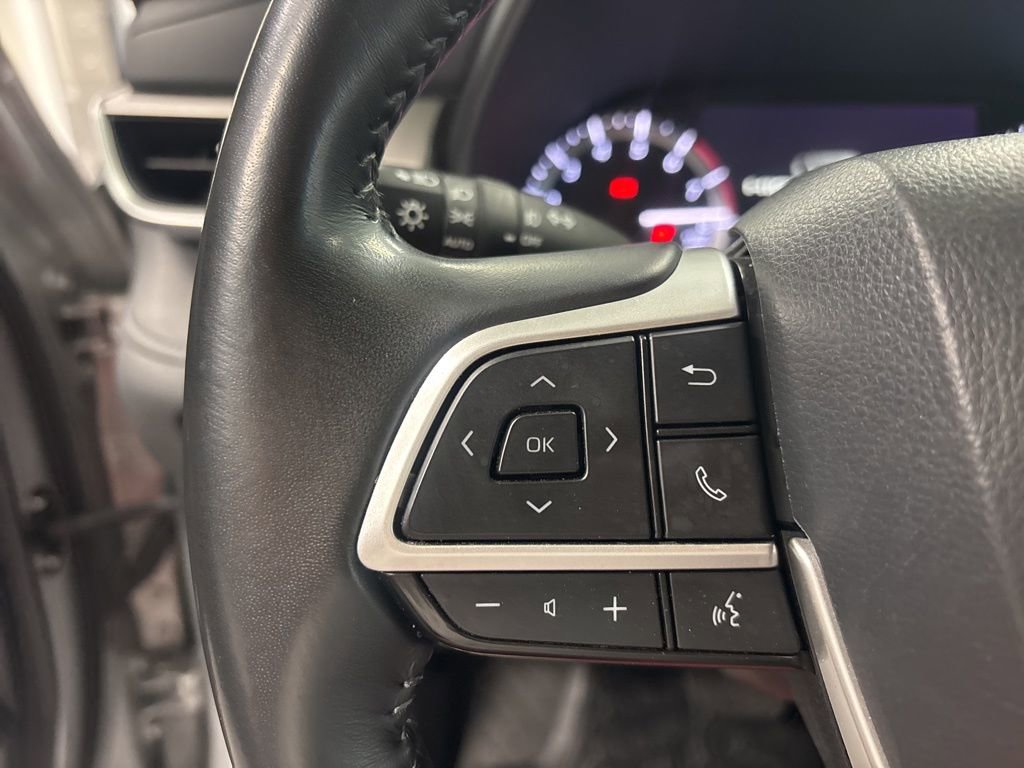 Used 2024 Toyota Highlander LE FWD image 16