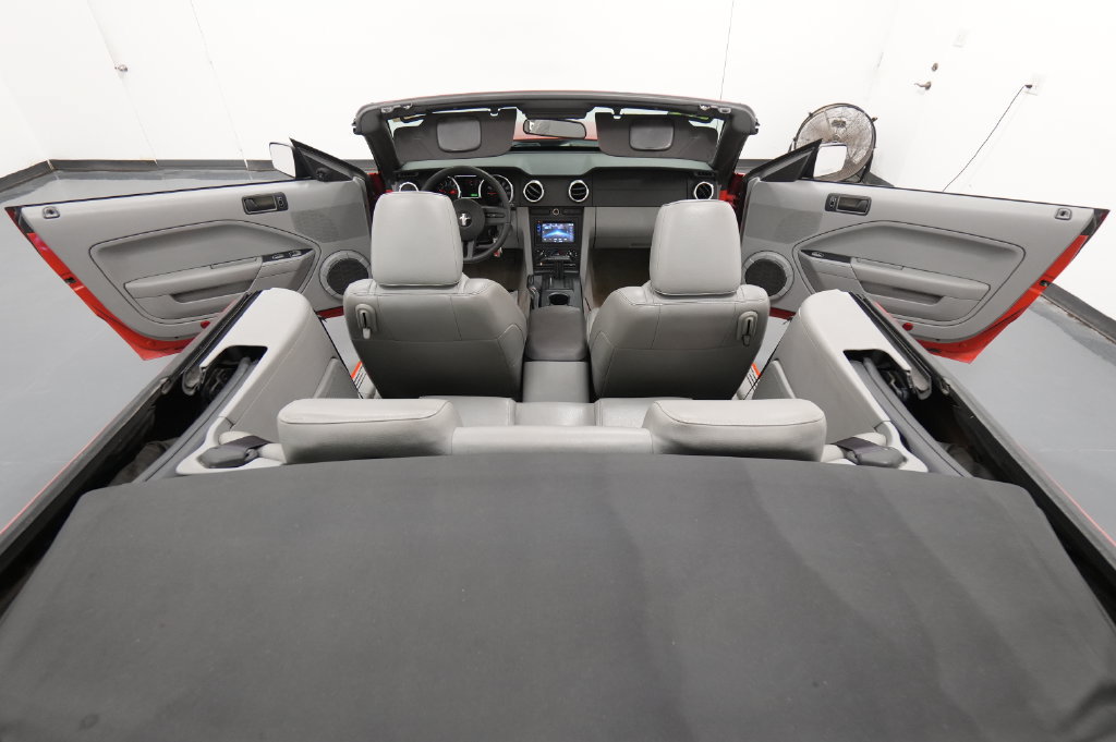 Used 2005 Ford Mustang Convertible RWD image 32