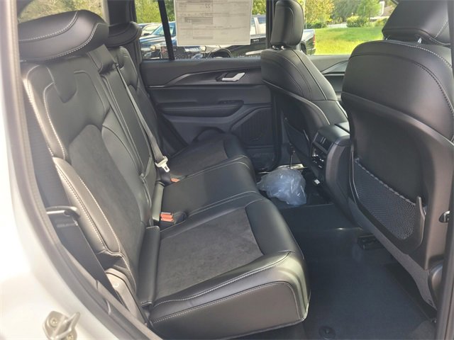 New 2025 Jeep Grand Cherokee Altitude image 16