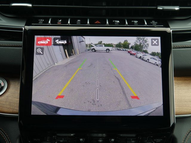 New 2025 Jeep Grand Cherokee Summit image 9