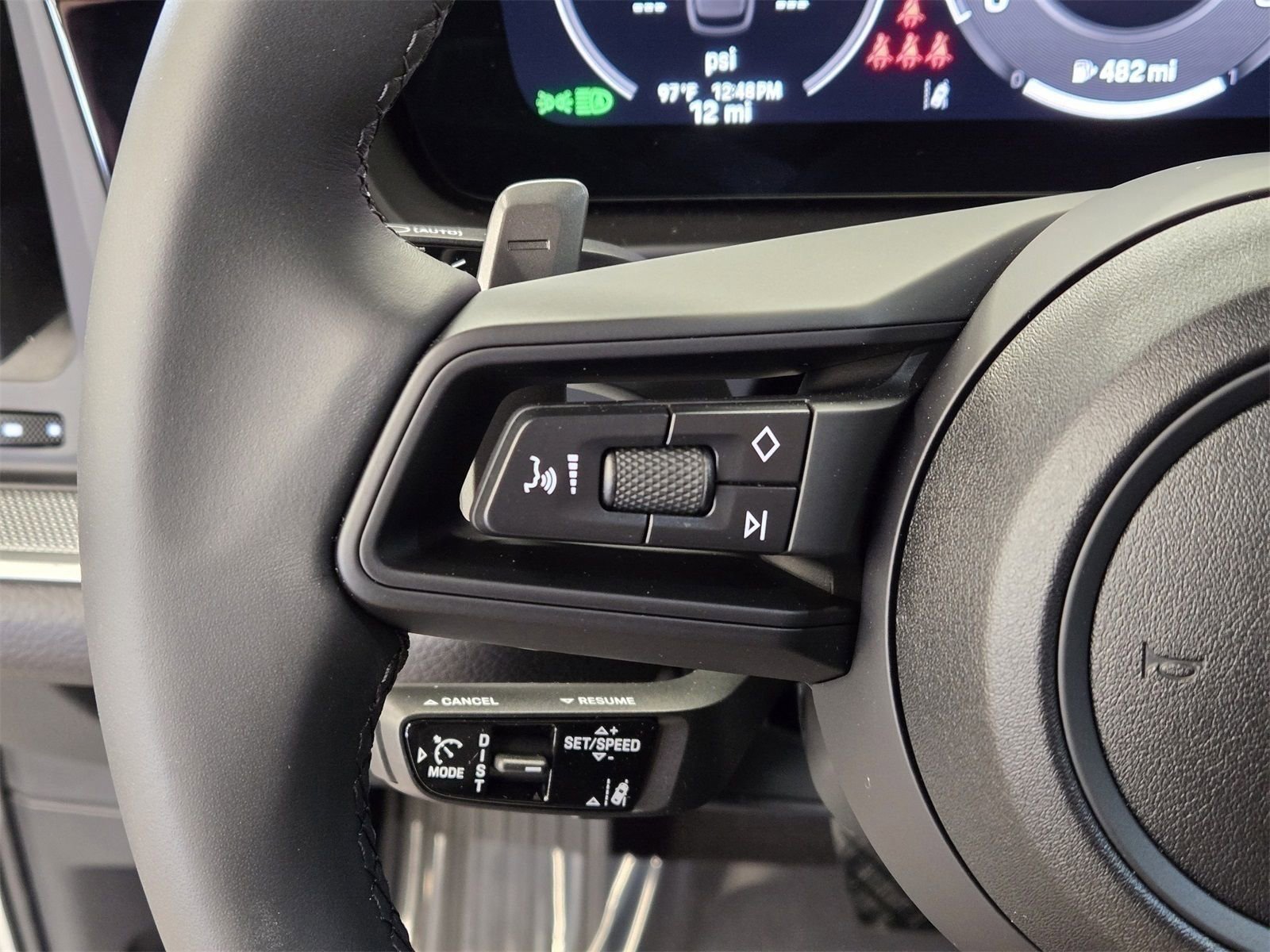 Used 2025 Porsche Cayenne Base image 17