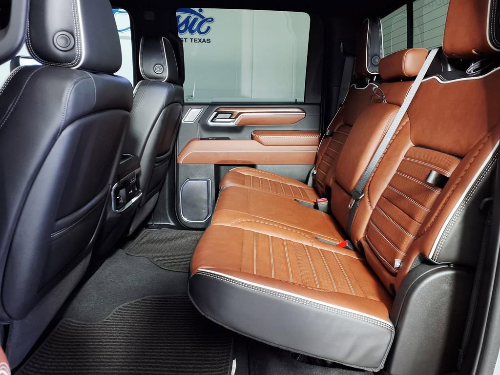 Used 2025 GMC Sierra 2500 Denali Ultimate image 8