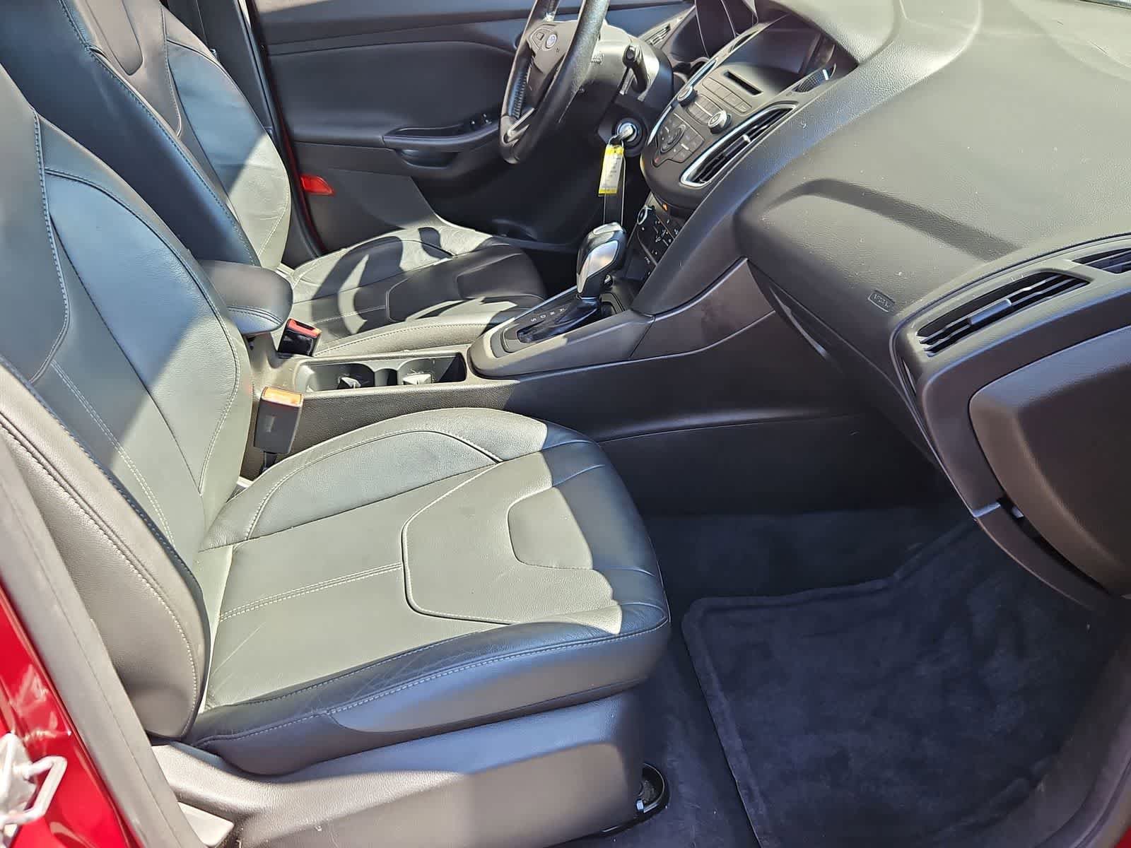 Used 2016 Ford Focus SE w/ Equipment Group 201A FWD image 21