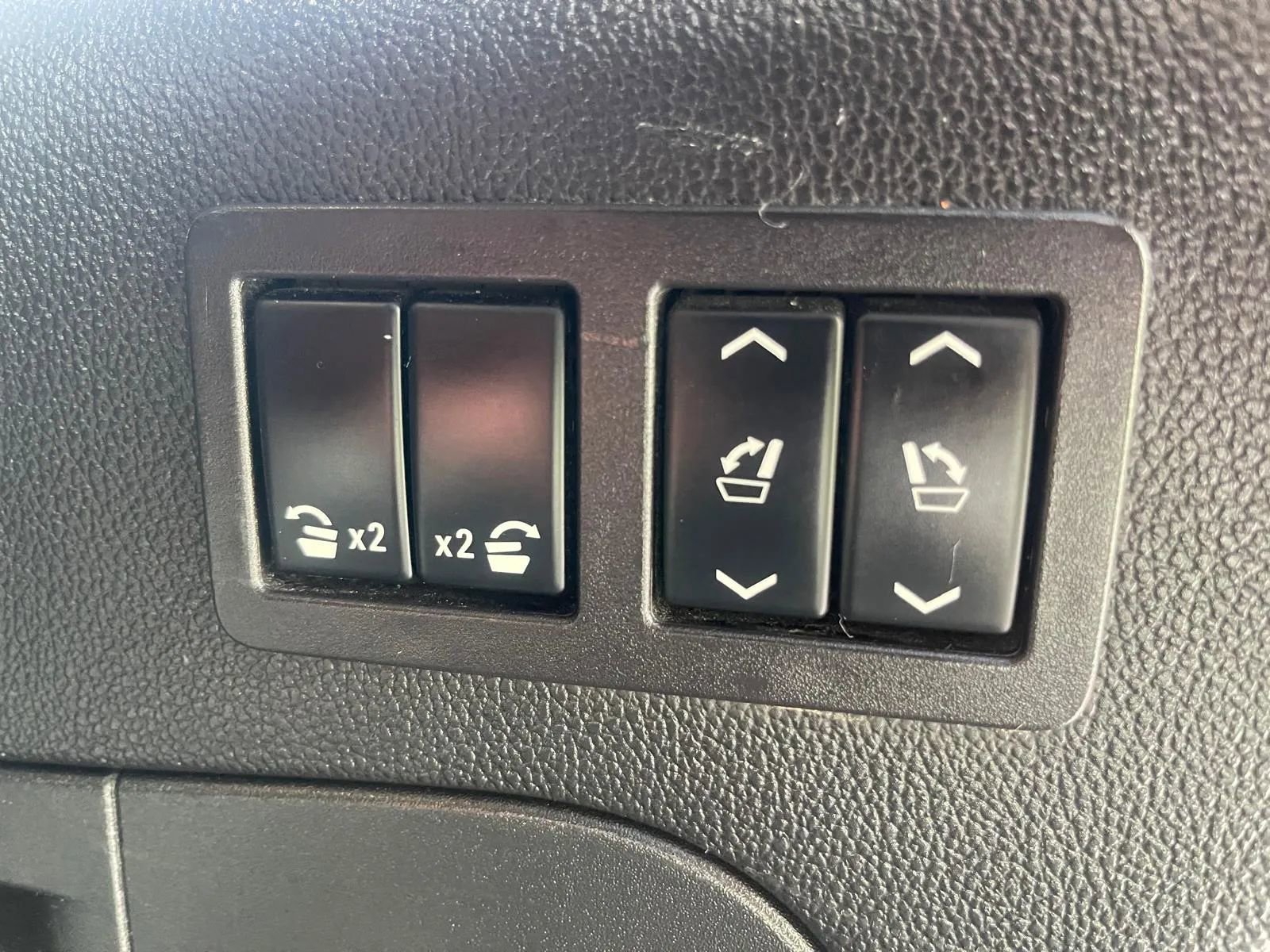 Used 2019 GMC Yukon XL SLT AWD/4WD image 17