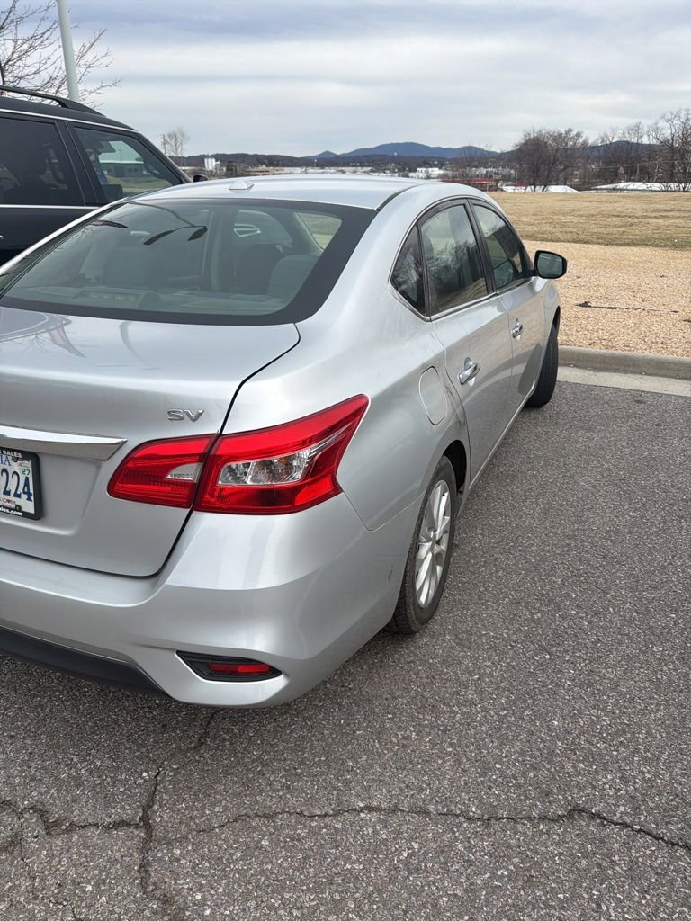 Used 2019 Nissan Sentra SV image 3