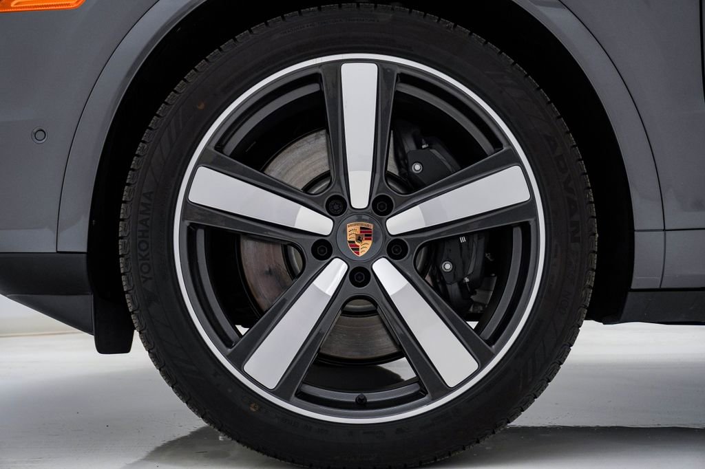 Certified 2025 Porsche Cayenne E-Hybrid AWD/4WD image 13