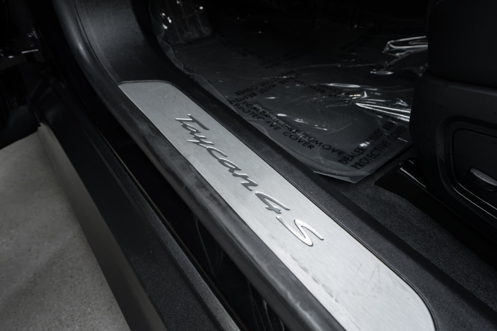 Used 2022 Porsche Taycan 4S AWD/4WD image 23
