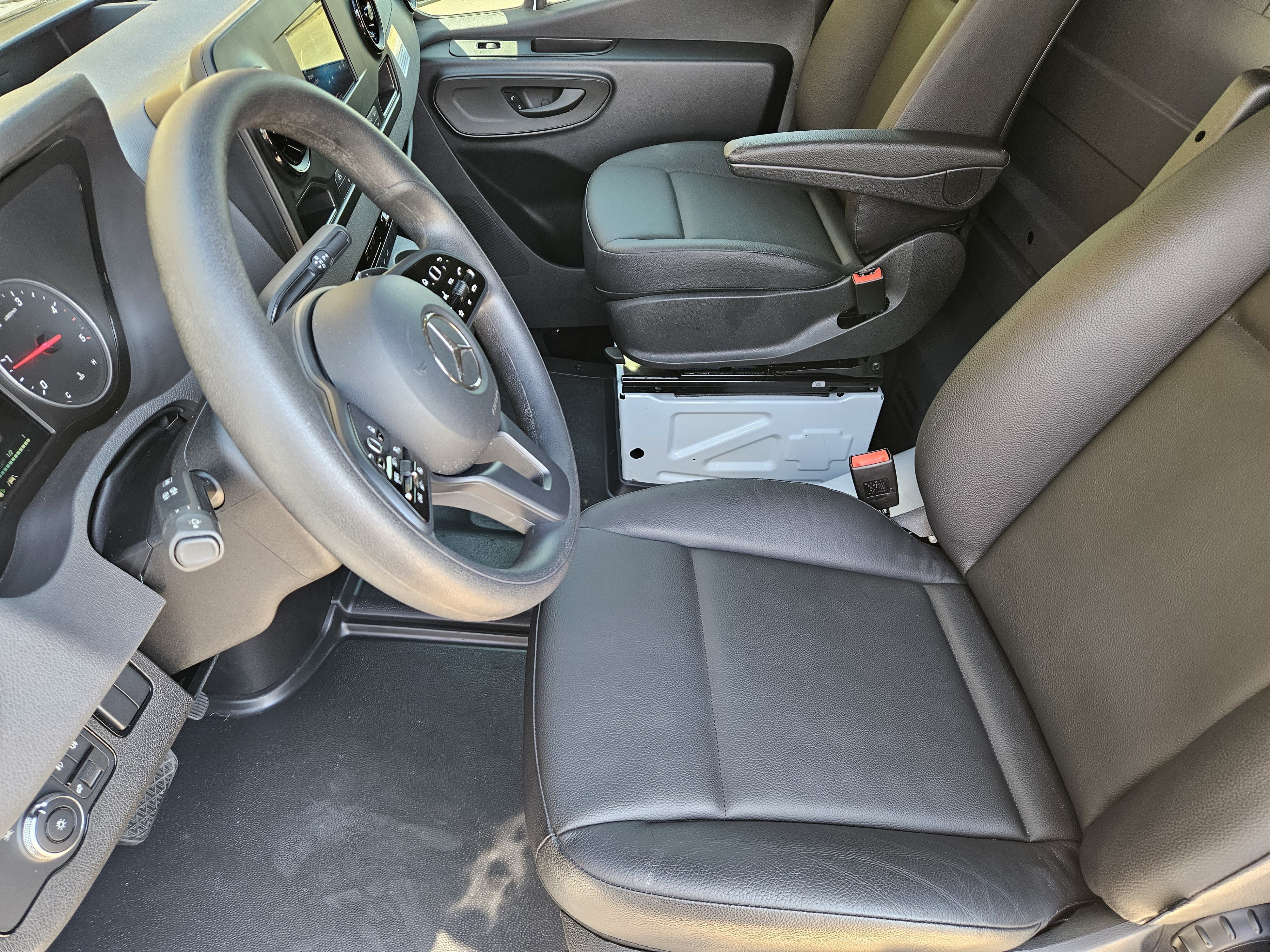 Used 2024 Mercedes-Benz Sprinter 3500 image 9