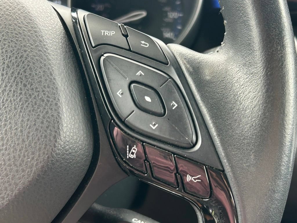Used 2021 Toyota C-HR XLE FWD image 24