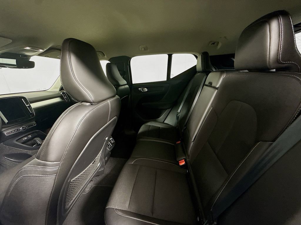 Used 2020 Volvo XC40 T5 Momentum image 24