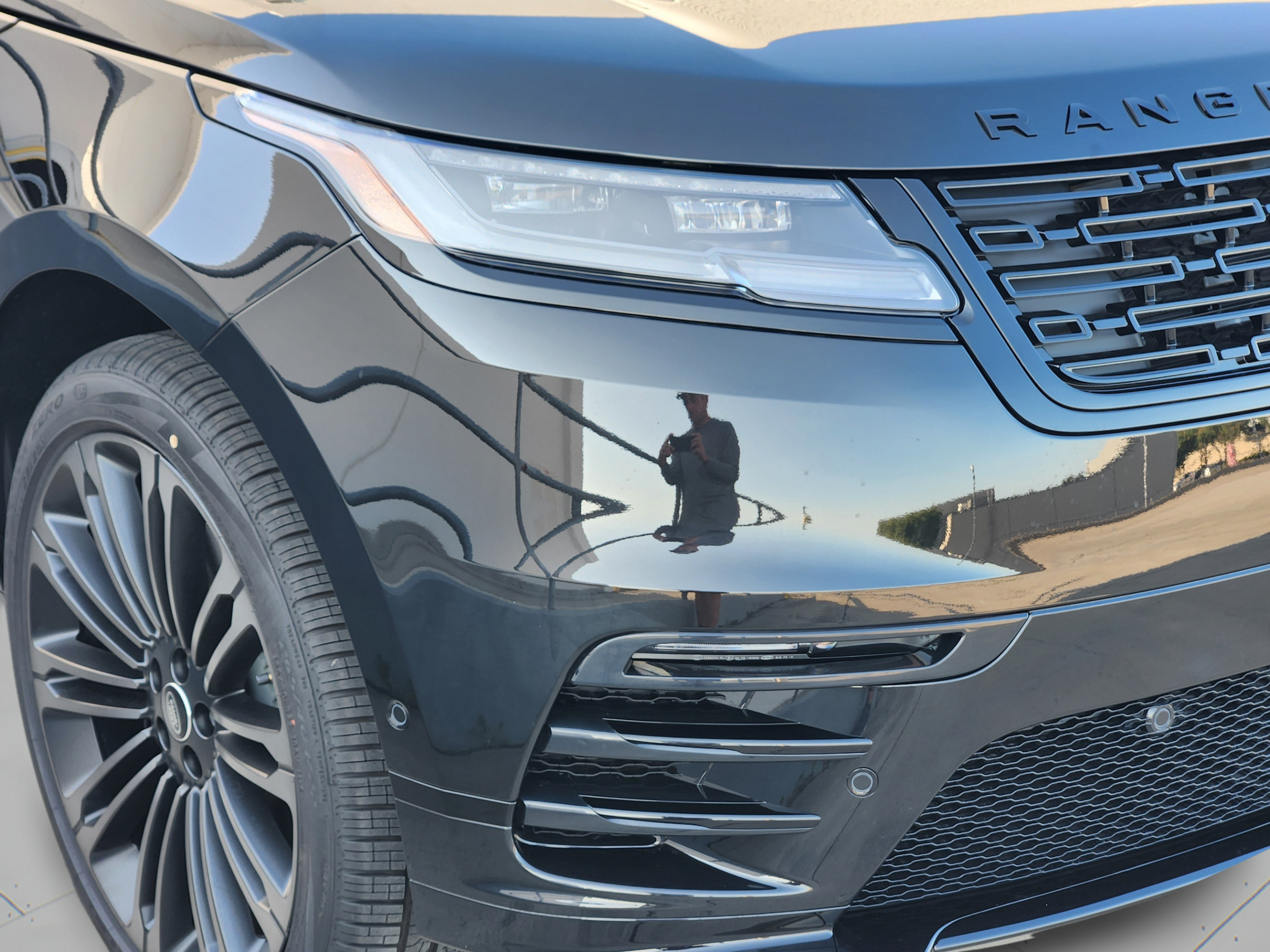 New 2026 Land Rover Range Rover Velar Belgravia AWD/4WD image 8