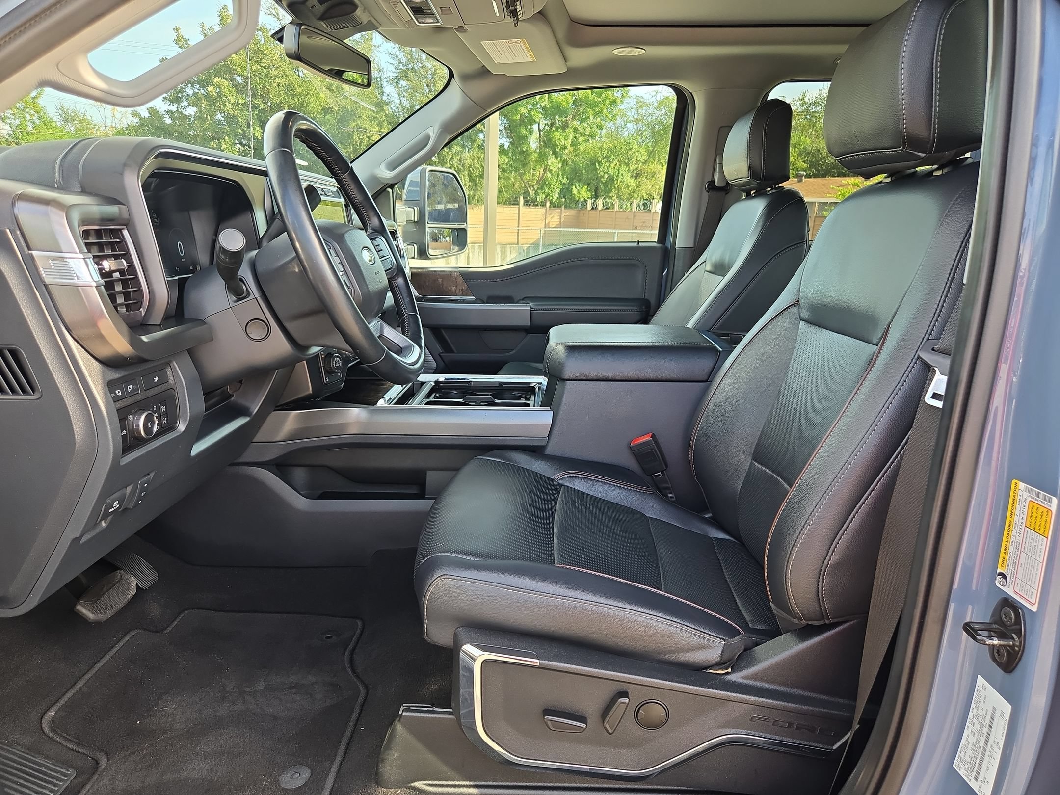 Used 2023 Ford F250 Lariat w/ Lariat Ultimate Package AWD/4WD image 9