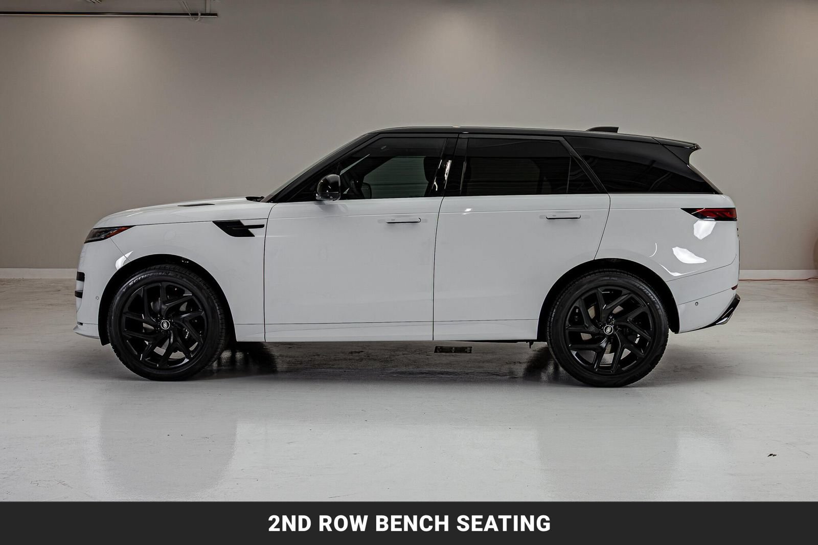 Used 2023 Land Rover Range Rover Sport SE Dynamic AWD/4WD image 5