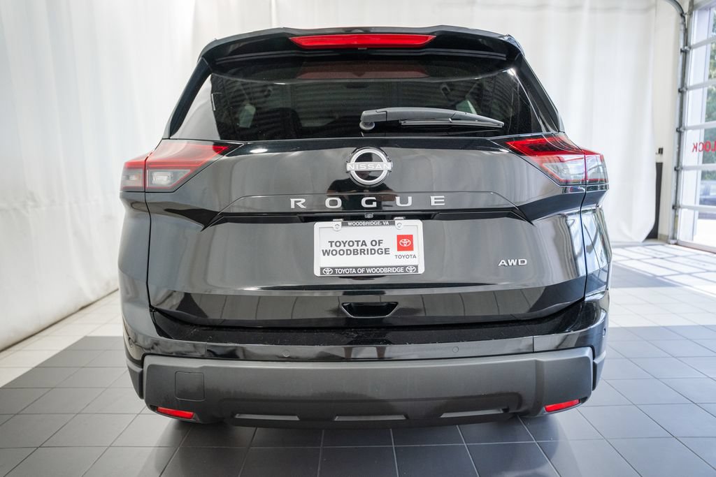 Used 2025 Nissan Rogue SV AWD/4WD image 5