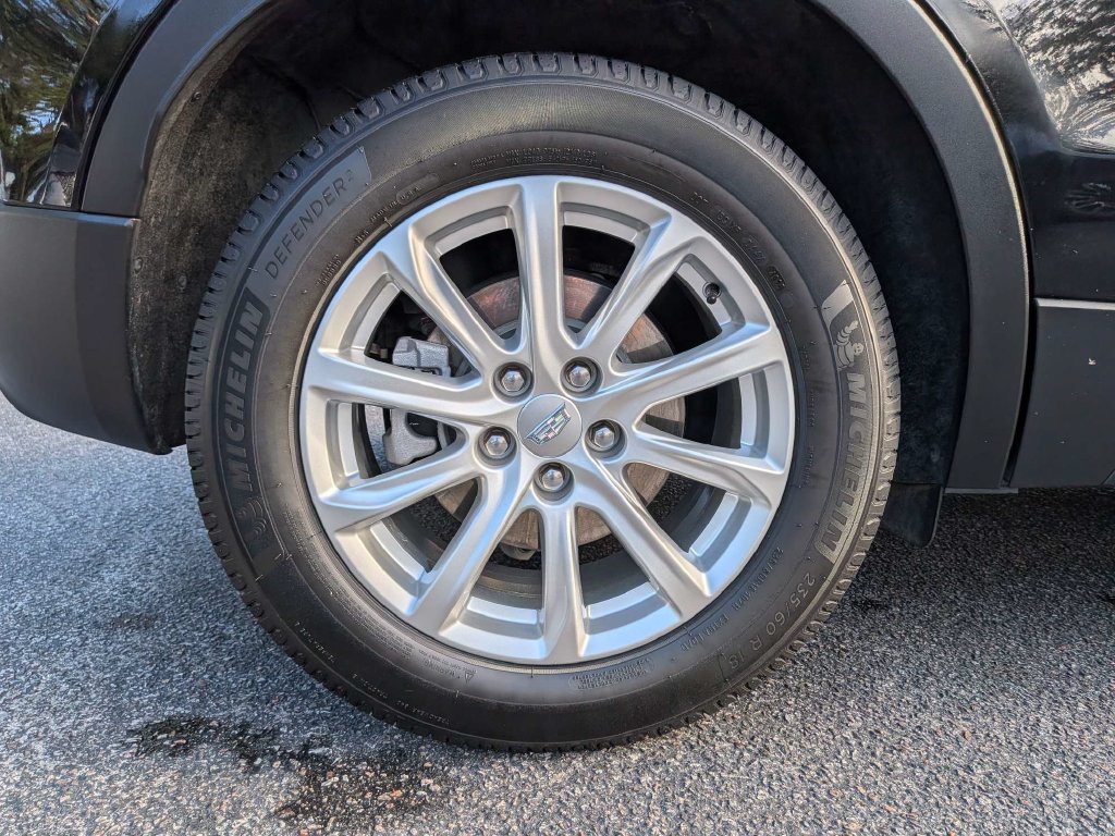Used 2023 Cadillac XT4 Luxury w/ Cold Weather Package FWD image 14