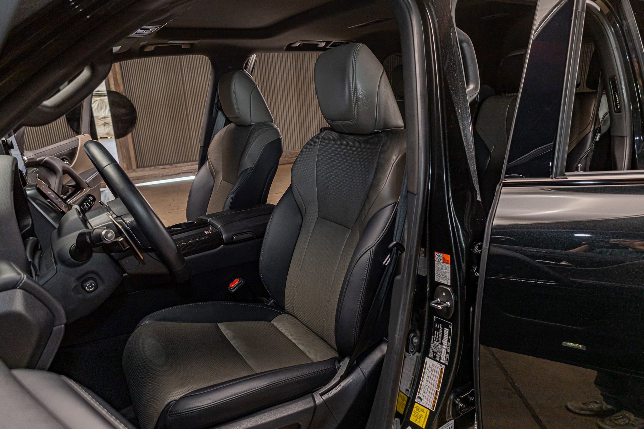 Used 2025 Lexus LX 700h Overtrail AWD/4WD image 21