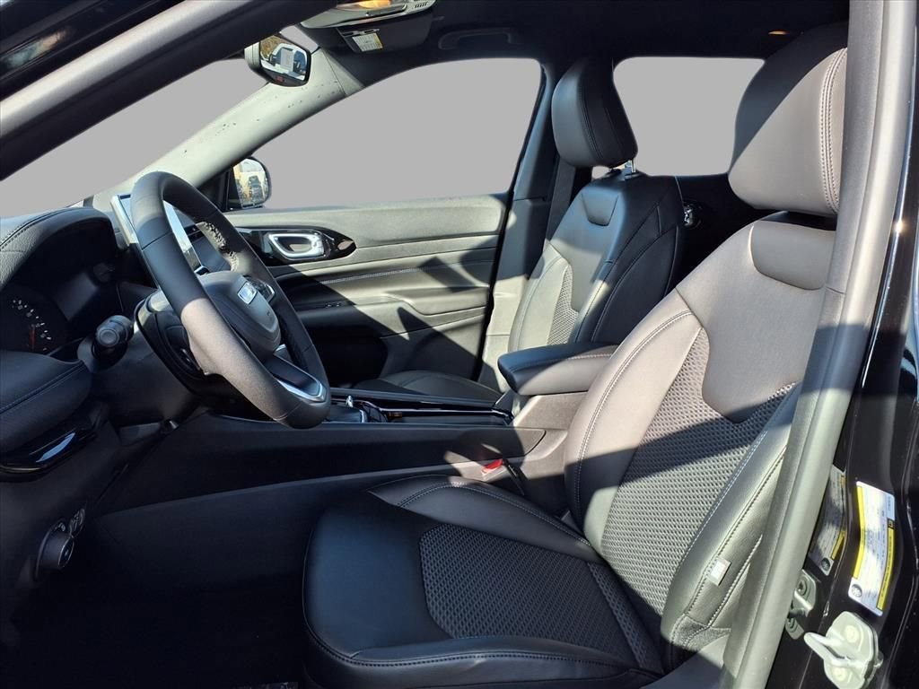 New 2026 Jeep Compass Latitude image 19