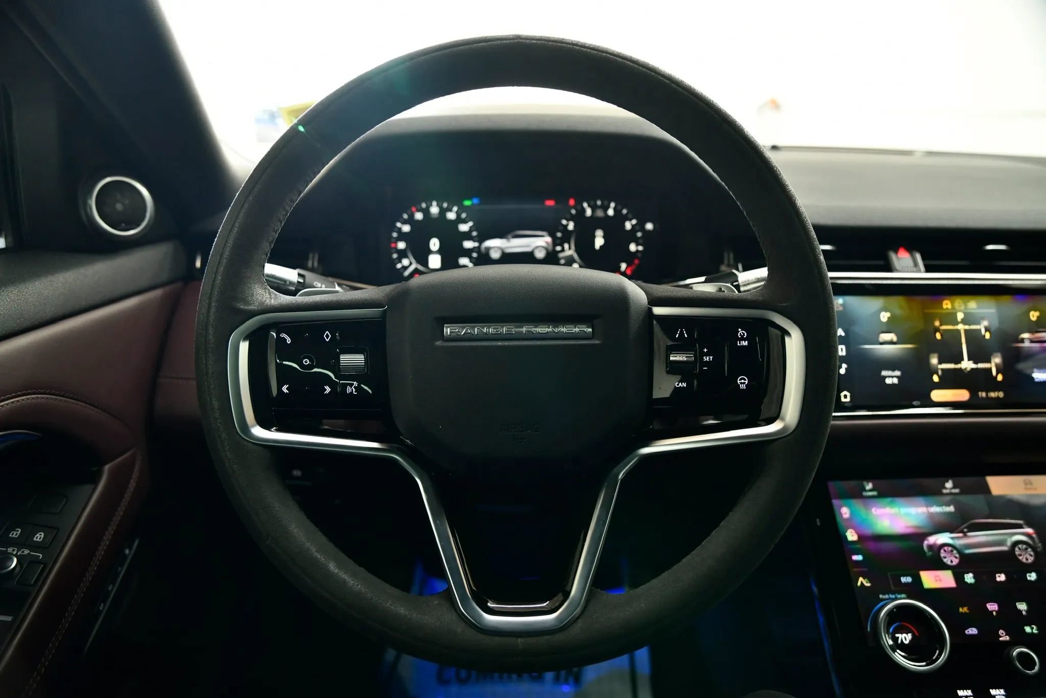 Used 2022 Land Rover Range Rover Evoque R-Dynamic SE image 13