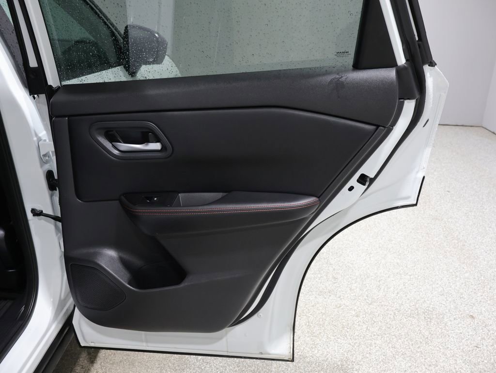 Used 2025 Nissan Rogue SV image 22