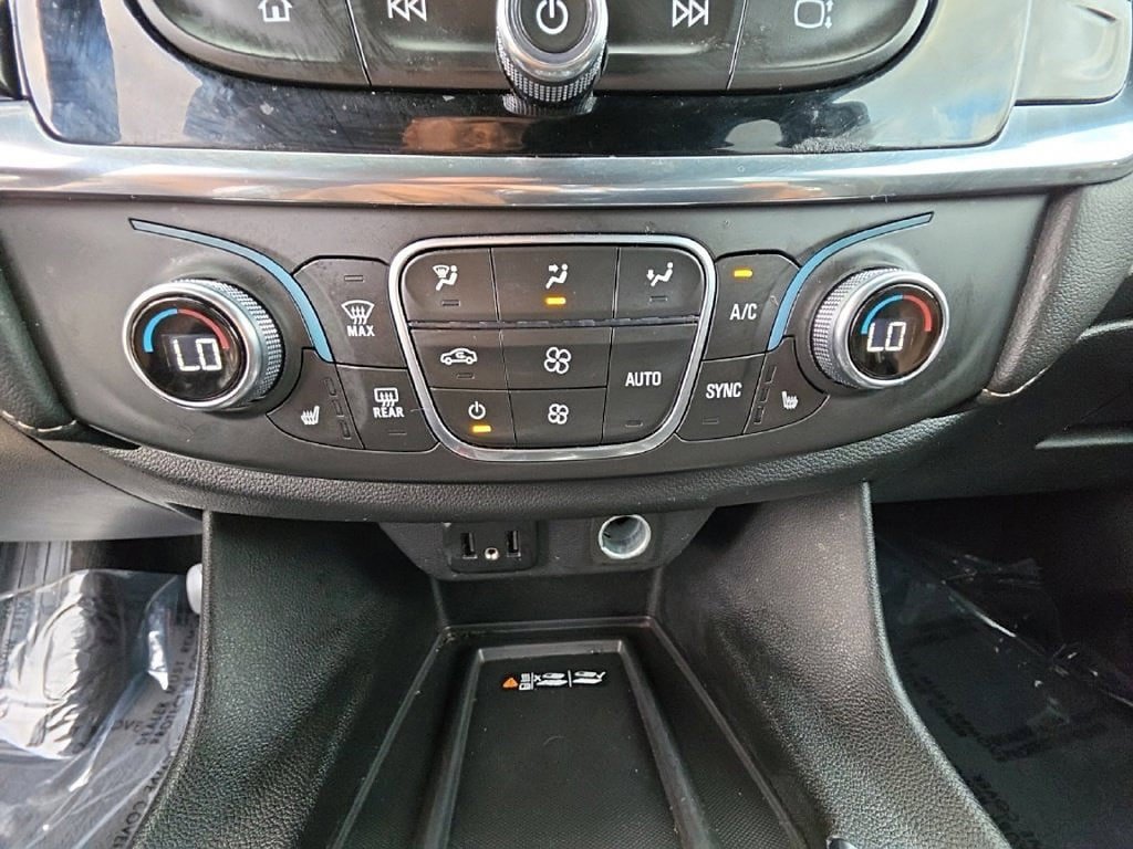 Certified 2023 Chevrolet Traverse LT AWD/4WD image 17