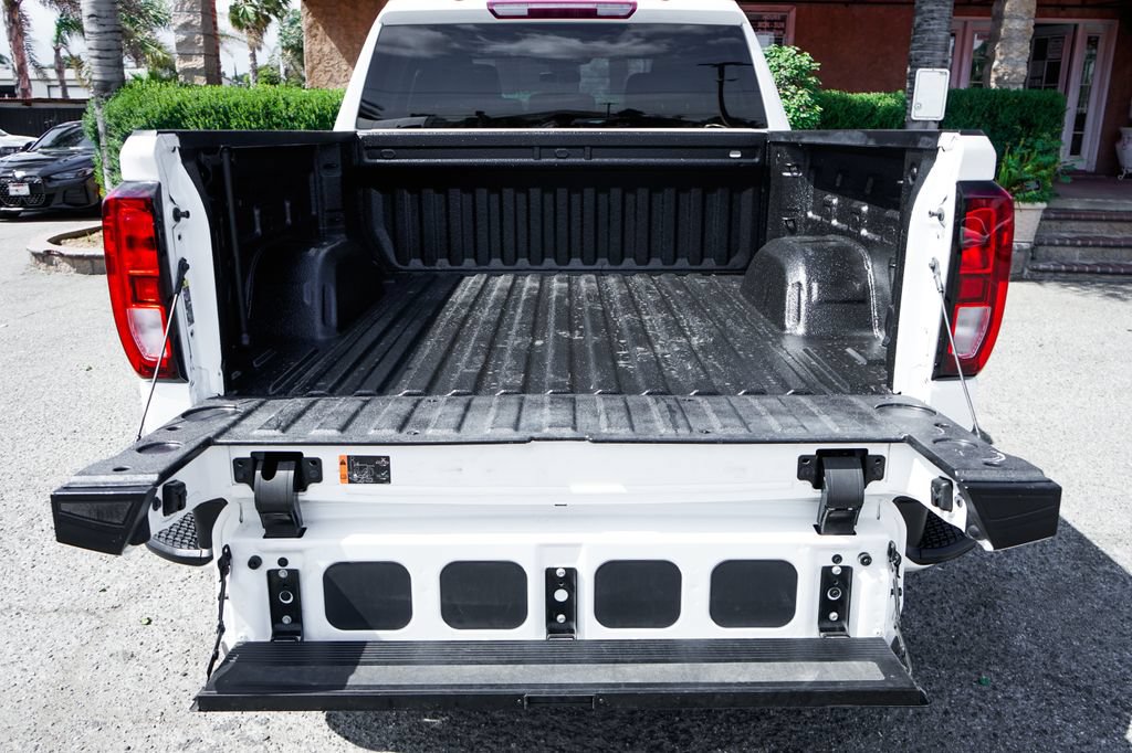 Used 2022 GMC Sierra 1500 Elevation w/ X31 Off-Road Package AWD/4WD image 8