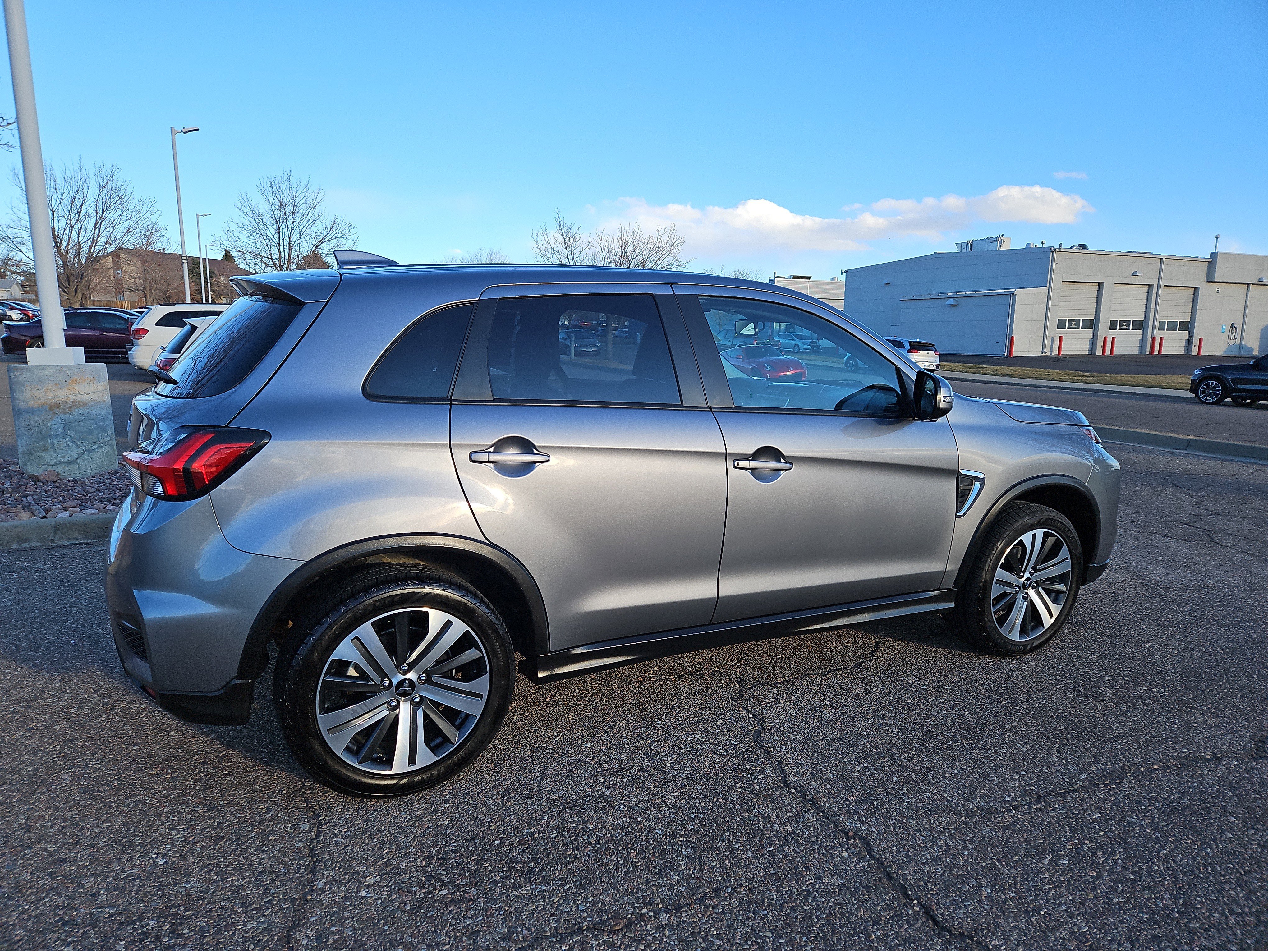 Used 2022 Mitsubishi Outlander Sport SE image 3