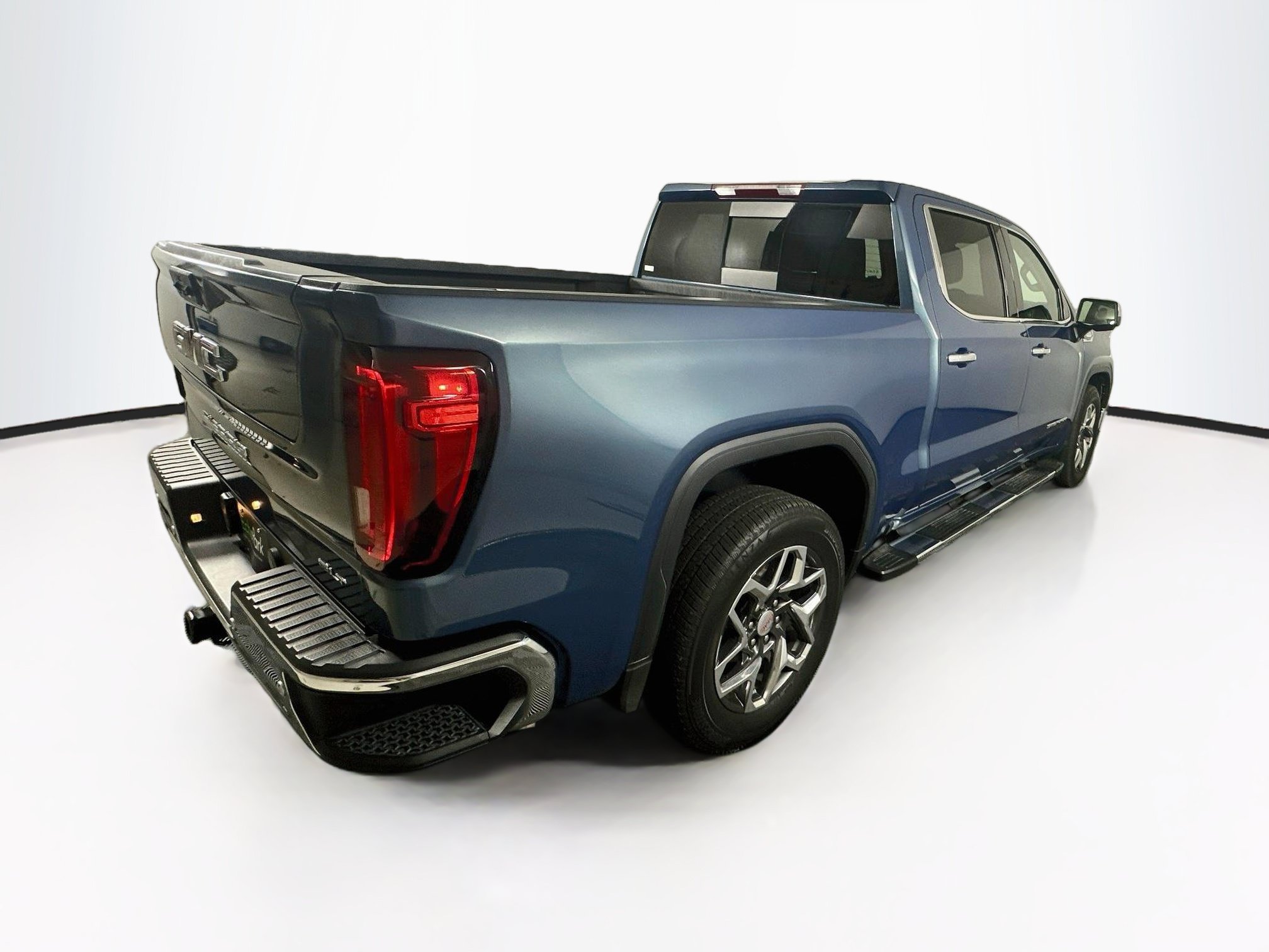 Used 2024 GMC Sierra 1500 SLT RWD image 9