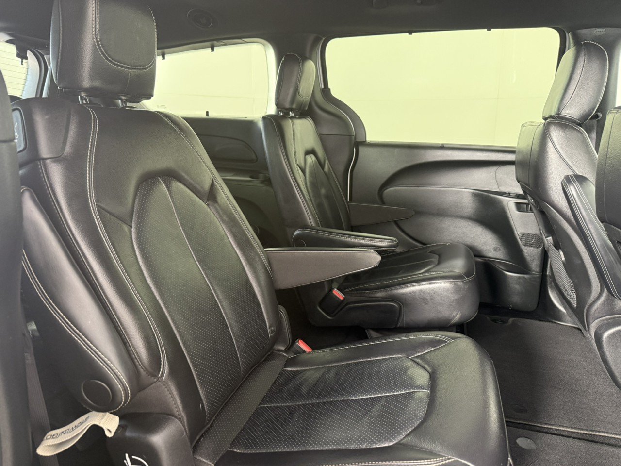 Used 2022 Chrysler Pacifica Touring-L w/ S Appearance Package FWD image 13