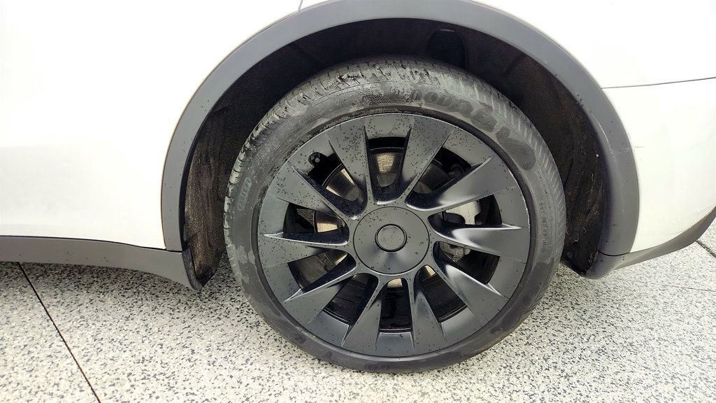 Used 2023 Tesla Model Y Long Range image 9