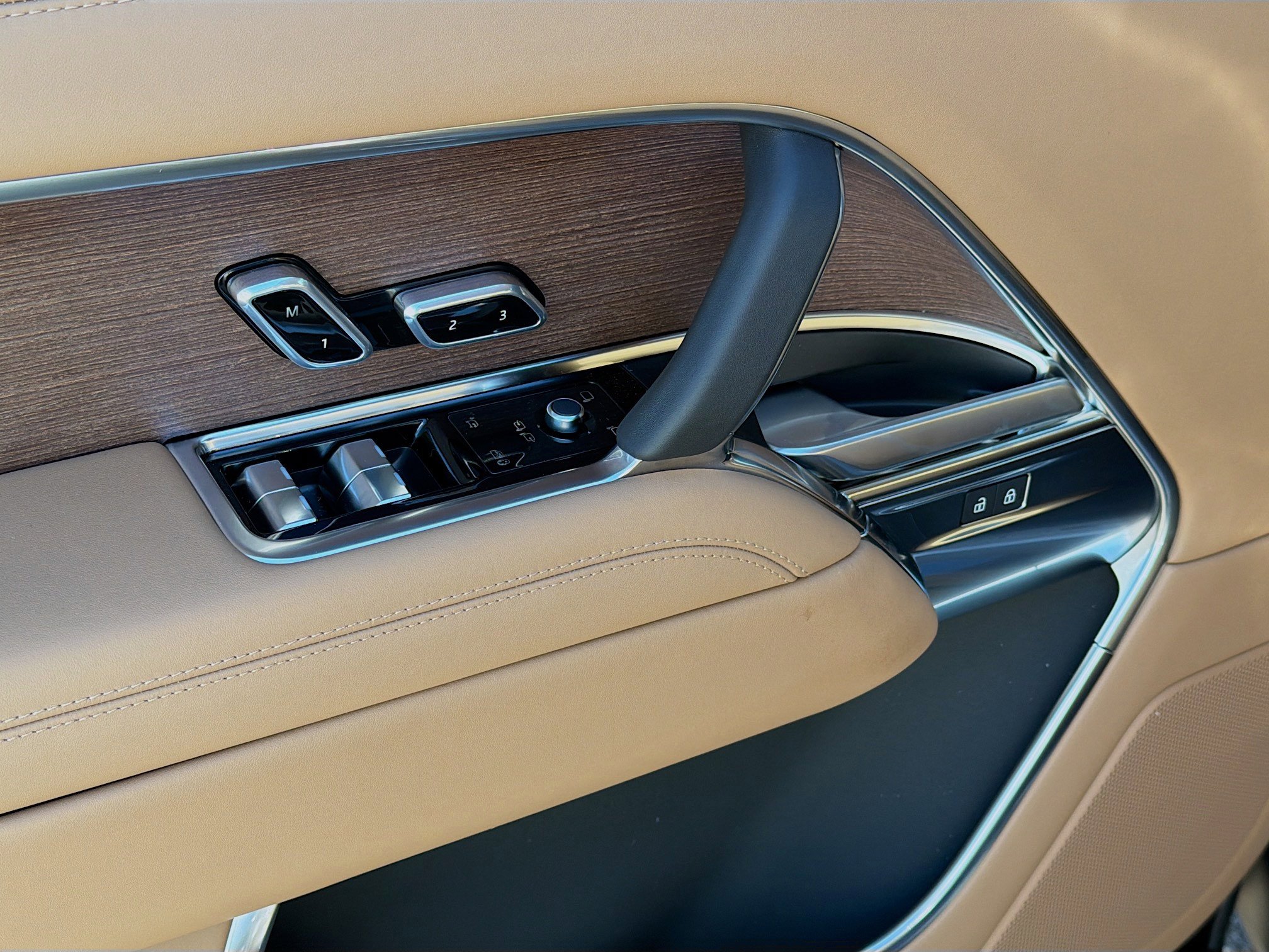 New 2026 Land Rover Range Rover SE image 23