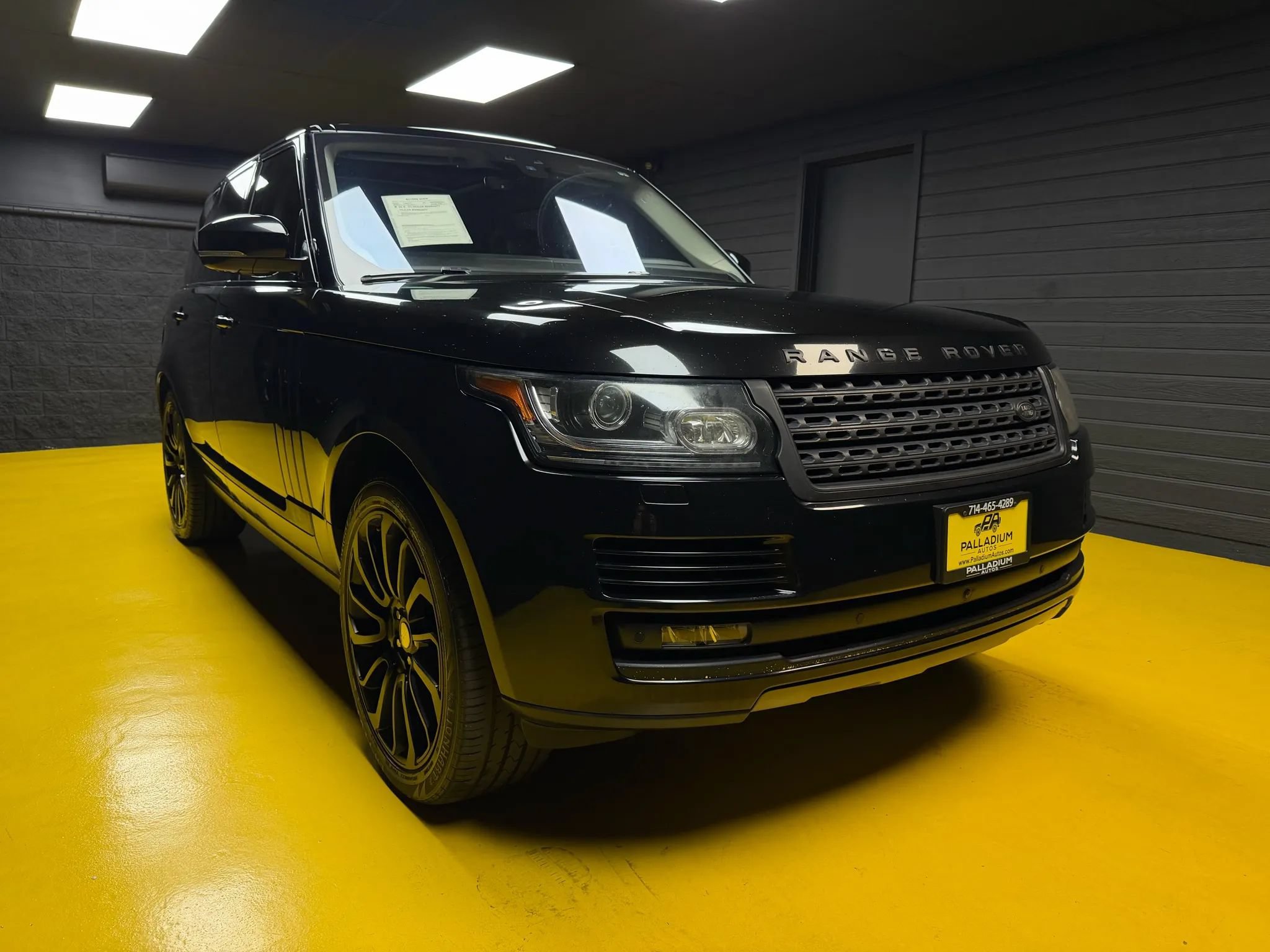 Used 2017 Land Rover Range Rover AWD/4WD image 3