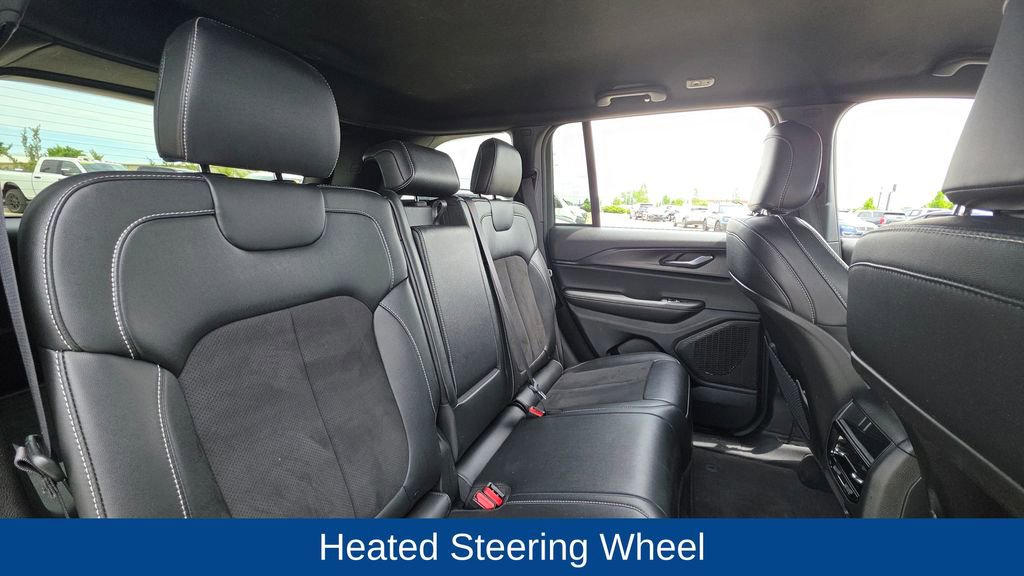 Used 2025 Jeep Grand Cherokee Altitude AWD/4WD image 15