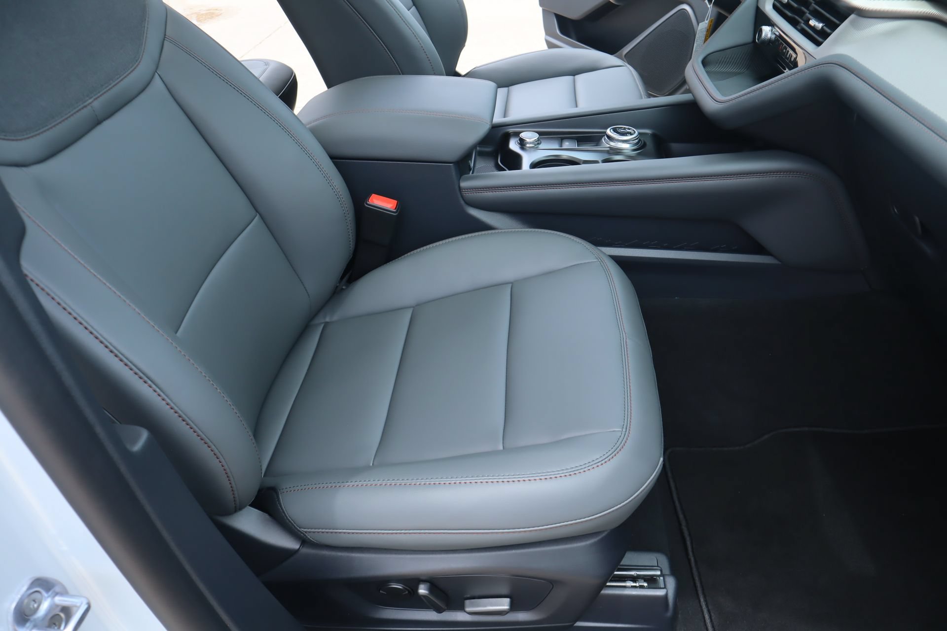 New 2026 Ford Explorer Active w/ Active Comfort Package AWD/4WD image 15